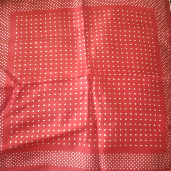 Pocket square - Picture 1 of 2